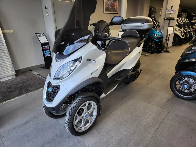 Piaggio MP3 500