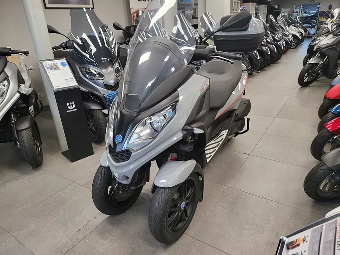 Piaggio MP3 300 HPE SPORT 